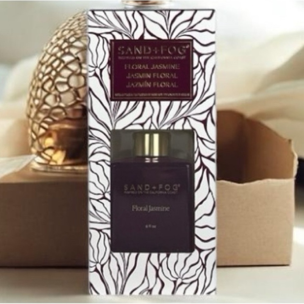 💫💫SOLD💫💫Sand & Fog Reed Diffuser in yummy Floral Jasmine